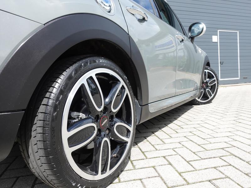 MINI Mini Cooper S JCW RIJKLAAR/PANO/H&K/HUD/DCC/STOELVERWARMING
