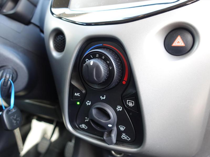 PEUGEOT 108 1.0 e-VTi 5D Allure RIJKLAAR/CAMERA/DAB+/AIRCO/ELEKTRA PAKKET